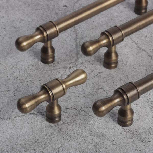 KT&CO Kitchen cabinet handles antique aged brass Clovelly - Image 2